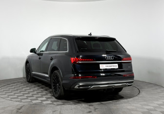 Подержанный автомобиль Audi Q7 2020 года (7 фото)
