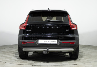 Подержанный автомобиль Volvo XC40 2019 года (6 фото)