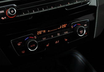 Подержанный автомобиль BMW X1 2018 года (16 фото)