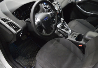 Подержанный автомобиль Ford Focus Hatchback 2013 года (10 фото)