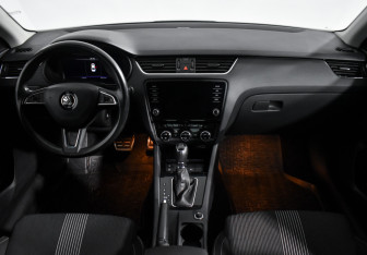 Подержанный автомобиль Skoda Octavia Liftback 2018 года (14 фото)