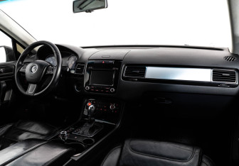 Подержанный автомобиль Volkswagen Touareg 2011 года (9 фото)