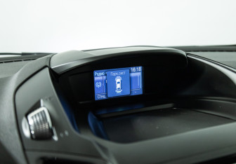 Подержанный автомобиль Ford Kuga 2013 года (16 фото)