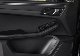 Подержанный автомобиль Porsche Macan 2018 года (23 фото)