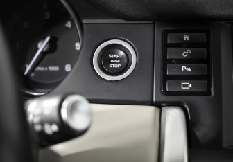 Подержанный автомобиль Land Rover Discovery Sport 2015 года (12 фото)