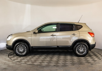 Подержанный автомобиль Nissan Qashqai 2008 года (8 фото)