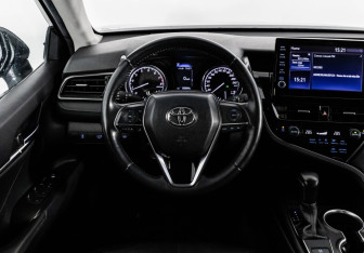 Подержанный автомобиль Toyota Camry Sedan 2021 года (12 фото)