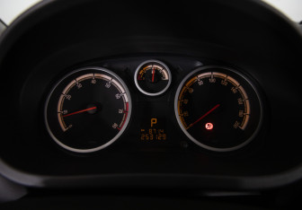 Подержанный автомобиль Opel Corsa 2013 года (13 фото)