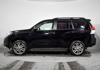 Подержанный автомобиль Toyota Land Cruiser Prado 2011 года (8 фото)