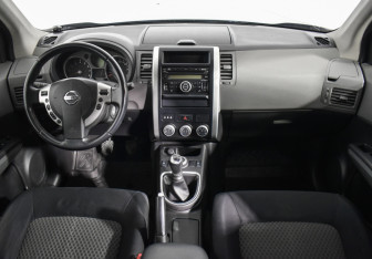 Подержанный автомобиль Nissan X-Trail 2008 года (13 фото)
