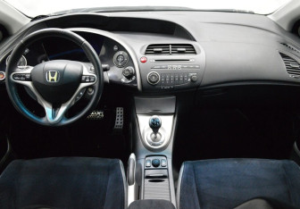 Подержанный автомобиль Honda Civic Hatchback 2008 года (14 фото)