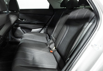 Подержанный автомобиль Hyundai Elantra Sedan 2021 года (10 фото)