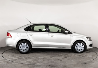 Подержанный автомобиль Volkswagen Polo Sedan 2012 года (4 фото)