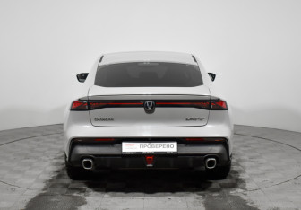 Подержанный автомобиль Changan UNI-V 2024 года (6 фото)