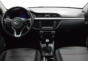 Подержанный автомобиль Kia Rio Hatchback 2018 года (14 фото)