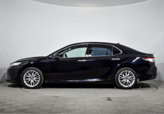 Подержанный автомобиль Toyota Camry Sedan 2020 года (8 фото)