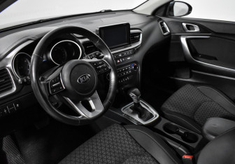 Подержанный автомобиль Kia Ceed Hatchback 2018 года (9 фото)