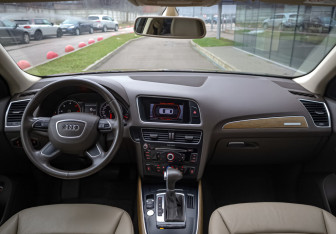 Подержанный автомобиль Audi Q5 2014 года (10 фото)