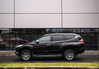 Подержанный автомобиль Mitsubishi Pajero Sport 2018 года (9 фото)