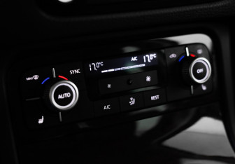 Подержанный автомобиль Volkswagen Touareg 2015 года (16 фото)