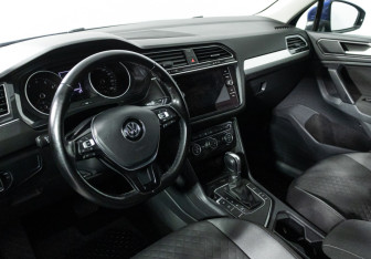 Подержанный автомобиль Volkswagen Tiguan 2019 года (11 фото)