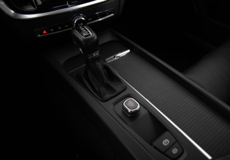 Подержанный автомобиль Volvo V60 2019 года (17 фото)