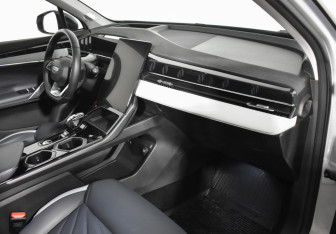 Подержанный автомобиль Geely Atlas 2024 года (12 фото)