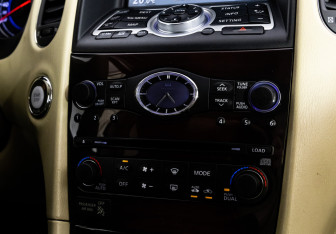 Подержанный автомобиль Infiniti EX 2008 года (13 фото)