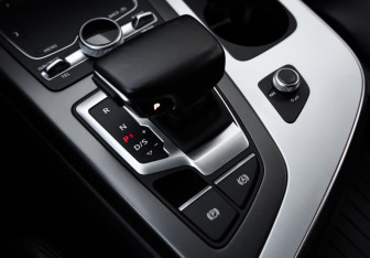 Подержанный автомобиль Audi Q7 2015 года (19 фото)