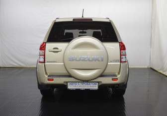 Подержанный автомобиль Suzuki Grand Vitara 2011 года (6 фото)