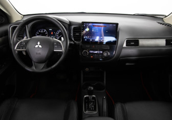 Подержанный автомобиль Mitsubishi Outlander 2013 года (9 фото)