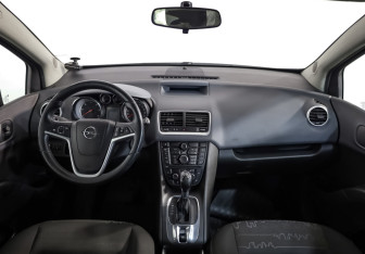 Подержанный автомобиль Opel Meriva 2011 года (8 фото)