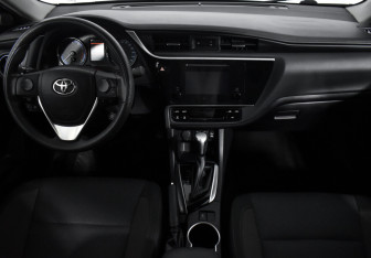 Подержанный автомобиль Toyota Corolla Sedan 2019 года (11 фото)