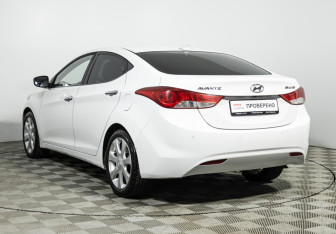 Подержанный автомобиль Hyundai Avante Sedan 2011 года (7 фото)
