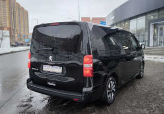 Подержанный автомобиль Peugeot Traveller 2018 года (4 фото)