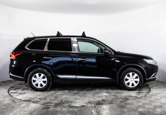 Подержанный автомобиль Mitsubishi Outlander 2016 года (4 фото)