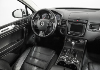 Подержанный автомобиль Volkswagen Touareg 2015 года (9 фото)