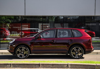 Подержанный автомобиль Porsche Cayenne 2007 года (9 фото)