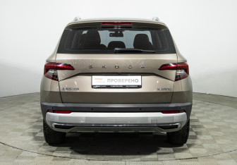 Подержанный автомобиль Skoda Karoq 2020 года (6 фото)