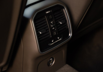 Подержанный автомобиль Porsche Macan 2016 года (24 фото)