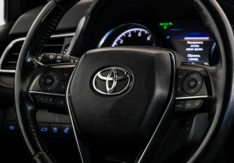 Подержанный автомобиль Toyota Camry Sedan 2018 года (13 фото)
