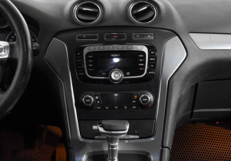 Подержанный автомобиль Ford Mondeo Sedan 2011 года (12 фото)