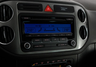 Подержанный автомобиль Volkswagen Tiguan 2010 года (14 фото)