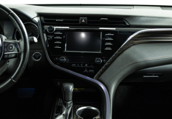 Подержанный автомобиль Toyota Camry Sedan 2019 года (14 фото)