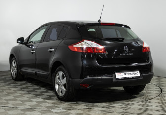 Подержанный автомобиль Renault Megane Hatchback 2011 года (7 фото)