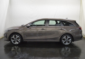 Подержанный автомобиль Kia Ceed Wagon 2019 года (8 фото)