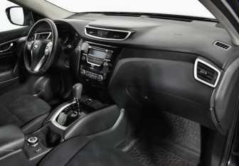 Подержанный автомобиль Nissan X-Trail 2017 года (12 фото)