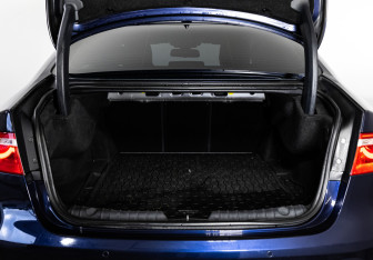 Подержанный автомобиль Jaguar XF Sedan 2016 года (32 фото)