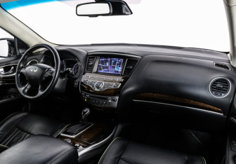 Подержанный автомобиль Infiniti QX60 2016 года (11 фото)
