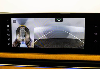 Подержанный автомобиль Voyah Passion 2023 года (24 фото)